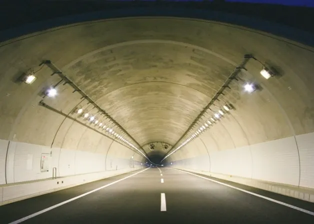 新東名高速道路 照明設備工事